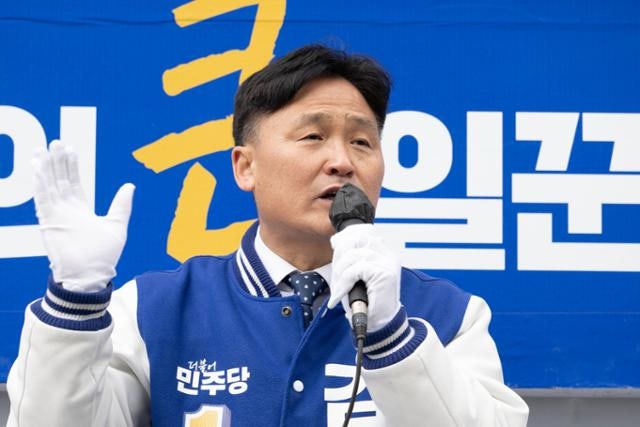 친명 <b>김영진</b> "<b>조희대 청문회</b>는 추미애 급발진... 김현지, 국감 나와야"