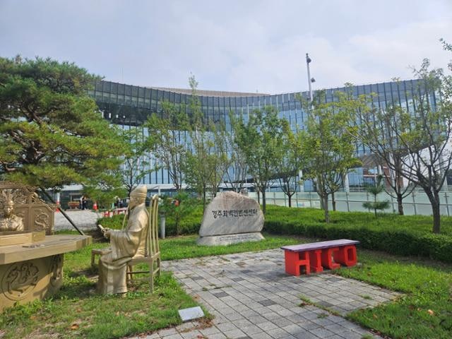 한 달 앞으로 다가온 APEC...공사 일정 늦고, 외국인 비자 안내도 깜깜 [르포]