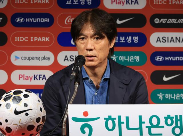 '수비수 11명' <b>홍명보호</b>, '스리백' 굳히기?...카스트로프 재승선·황희찬...