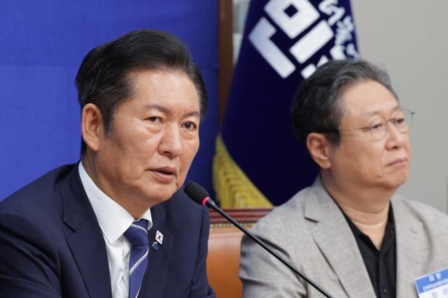 '우왕좌왕' 민주, 두 번 뜯어 고친 증감법 졸속 통과... 증인 없는 '조희대 청문회'도 강행