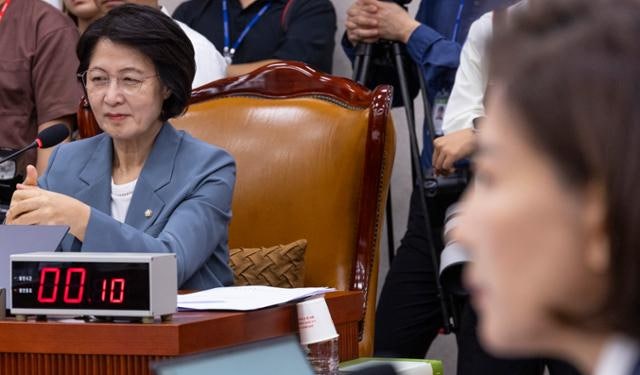 [사설] 국회의장 권한까지 넘으려 한 '추미애 법사위'의 안하무인
