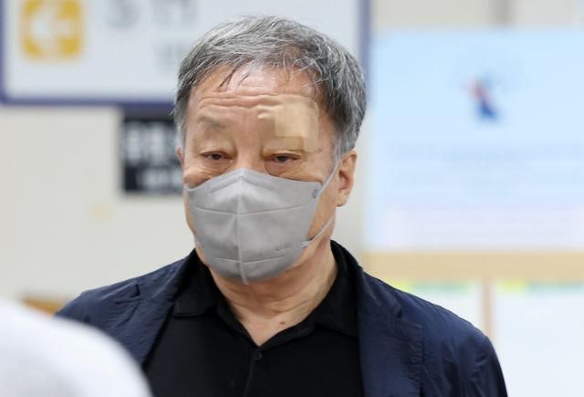 10년 전 봐주기 수사했나… 윤우진 전 세무서장 뇌물 혐의 징역 3년