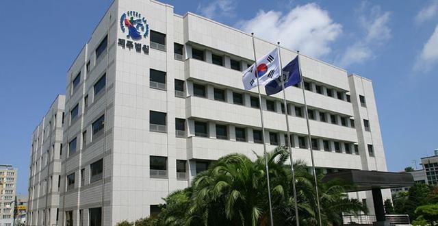 제주지법 부장판사 3명, 근무시간에 술 먹고 노래방서 소란...경찰 출동