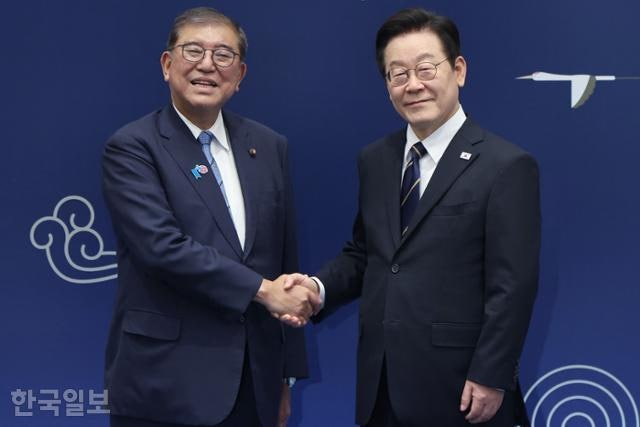 한일 정상 "한반도 완전한 비핵화" 목표 재확인...'셔틀 외교' 본궤도에