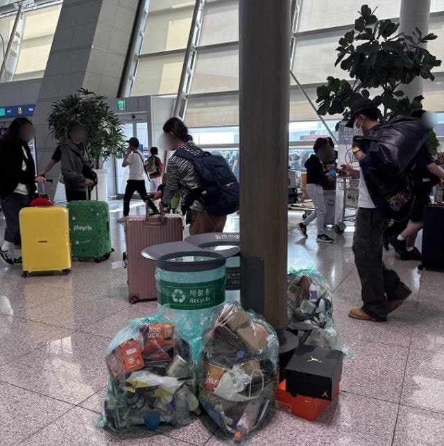 터미널 곳곳에 쓰레기 '수북'… 공항공사 자회사 노조 총파업