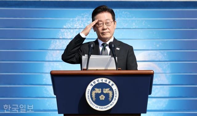 이 대통령, 전작권 '전환' 지우고 '회복'으로 고쳤다... '임기 내 추진' 의지