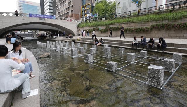 청계천 복원 20년… 오세훈·이명박 한자리에 섰다