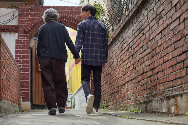 "전화 좀 자주 해라" 부모님 추석 잔소리…다른 집 자녀들 얼마나?