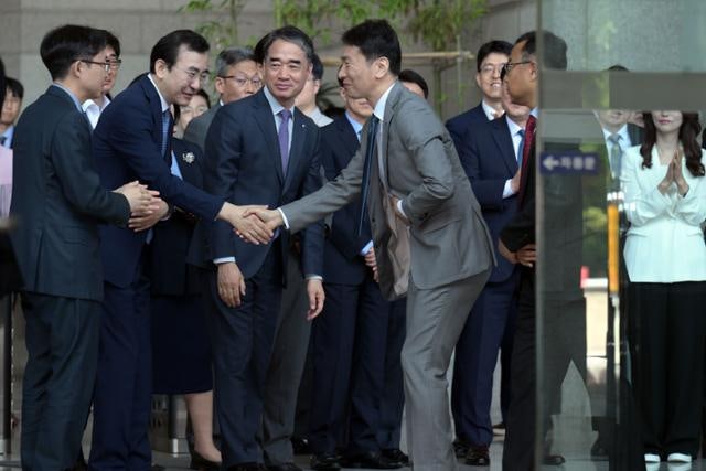 [단독] 수습마저 대거 탈출... 이복현 시절 금감원 떠난 저연차 직원 3배 증가