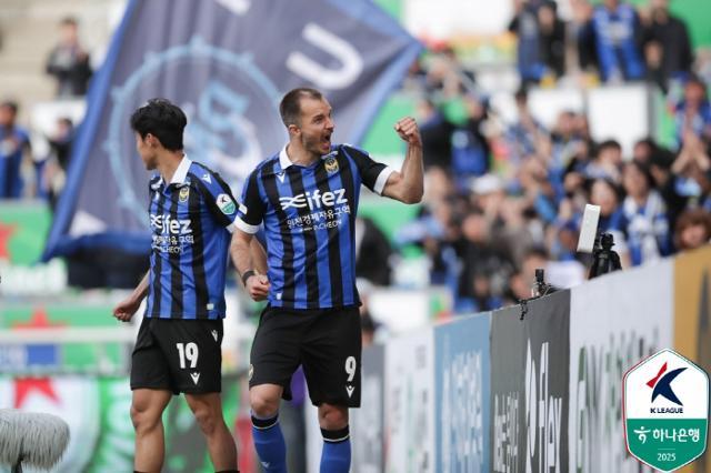 <b>K리그2</b> 선두 <b>인천</b>, 수원과 1-1 무승부…승점 9 보태면 자력 우승