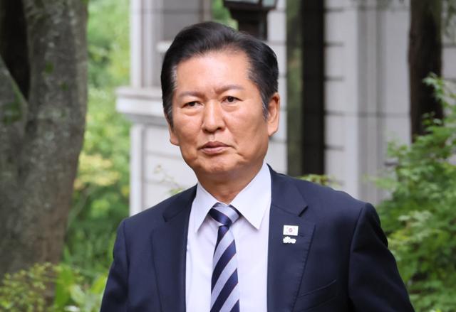 정청래 더불어민주당 대표가 12일 서울 종로구 총리공관에서 열린 고위당정협의회에 참석하고 있다. 연합뉴스