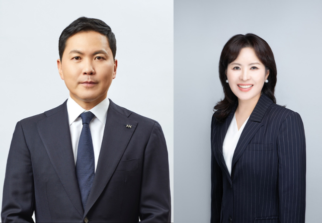 윤상현(왼쪽) 콜마홀딩스 부회장과 윤여원 콜마비앤에이치 대표. 각 사 제공