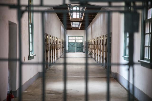 [단독] 벽에 인분까지… 정신질환 수감자 급증, 전문의는 '전국 단 1명'