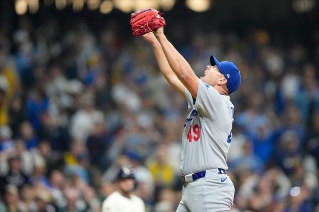 <b>스넬</b> 8이닝 무실점 10K '<b>완벽투</b>'... <b>다저스</b>, NLCS 1차전서 밀워키 기선제...