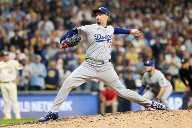 스넬 8이닝 무실점 10K '완벽투'... 다저스, NLCS 1차전서 밀워키 기선제압