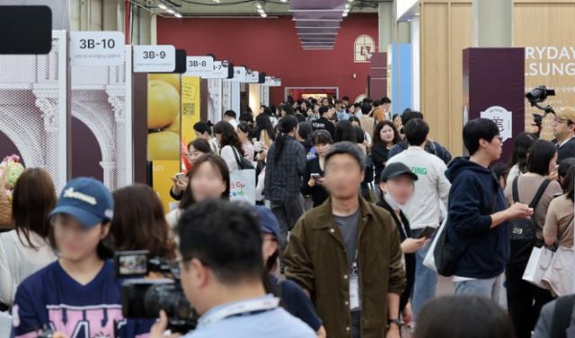 첫 장터 연 쓱닷컴, 티켓은 다 팔렸다…화면 밖으로 나가려는 이커머스들
