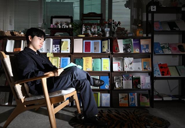 "시(詩) 때문에 퇴사했는데"… 구독자만 9만 명 된 20대 '시집사'