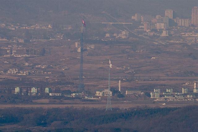 북한군 1명 군사분계선 넘어 귀순... 현 정부서 군인은 처음