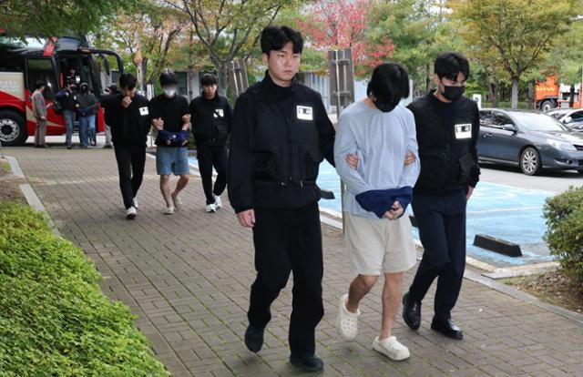 캄보디아 송환 피의자 무더기 구속되나… '코리안데스크' 설치 일단 무산