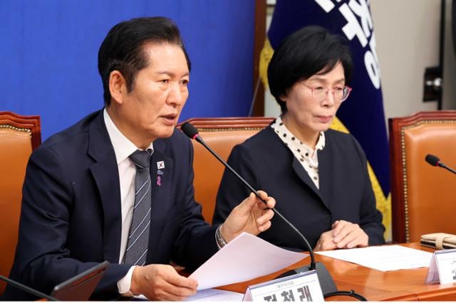 민주당 "허위조작정보, 징벌적 손해배상"… 언론계 "권력감시 위축"