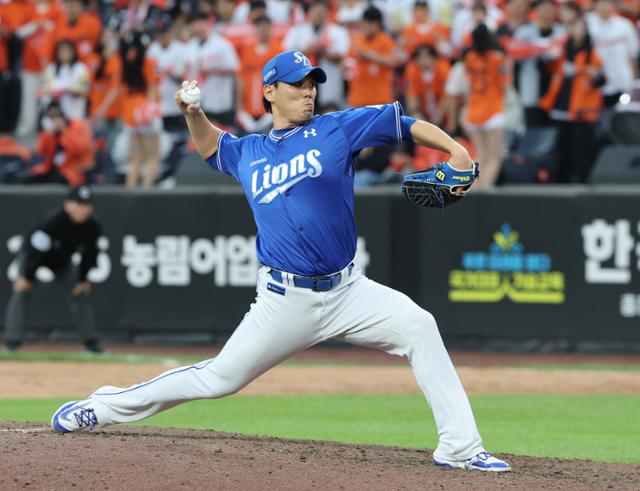 '끝판 대장' 마지막 공 넘겨받은 김재윤 "오승환 선배 응원, 좋은 성적 거두겠다"