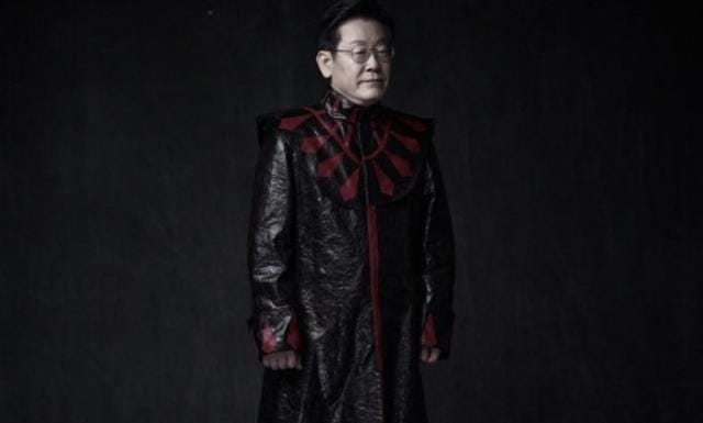 故 <b>신해철</b> 11주기... 이재명 대통령, '마왕' <b>의상</b> 입은 사진 공개