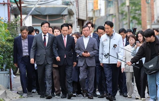 재건축 띄우는 국힘 "재초환 폐지" 총공세... 민주당은 숨죽이며 '정중동' 모드