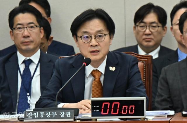 김정관 장관 "관세협상 '현금 투자' 수준 두고 첨예한 대립"