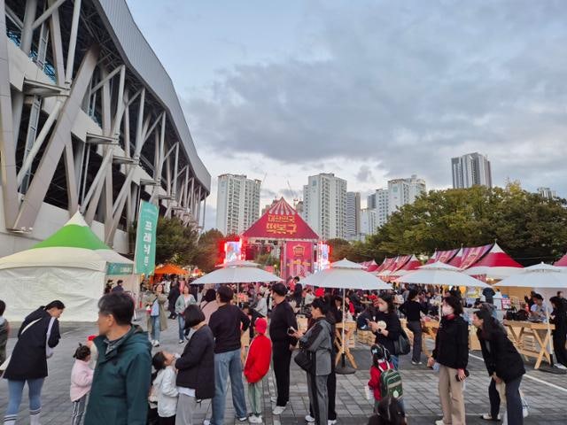 '케데헌' 인기에 재탄생한 'K분식'…가을철 전국 곳곳서 분식 축제 열풍