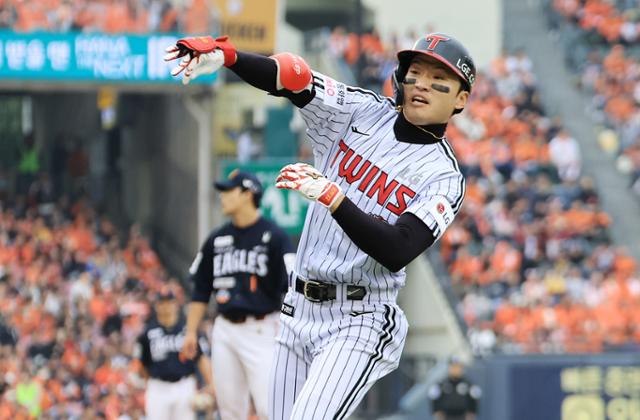 '시속 160㎞ 피칭 머신' 때린 LG, 실전 감각 우려 지우고 먼저 웃었다