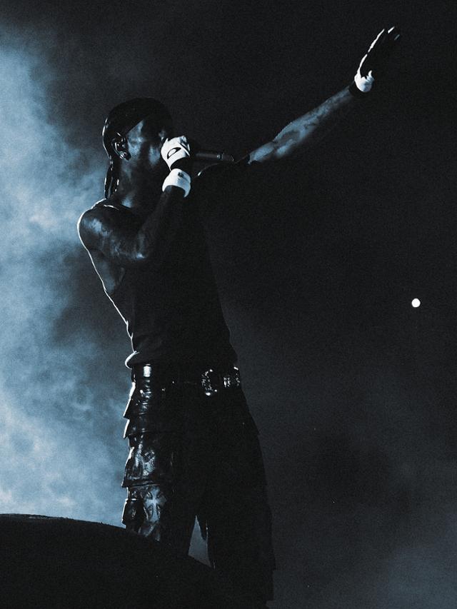 미국의 힙합 스타 트래비스 스콧이 25일 경기 고양종합운동장에서 ‘키르쿠스 막시무스 인 코리아’ 공연을 하고 있다. 라이브네이션코리아 제공