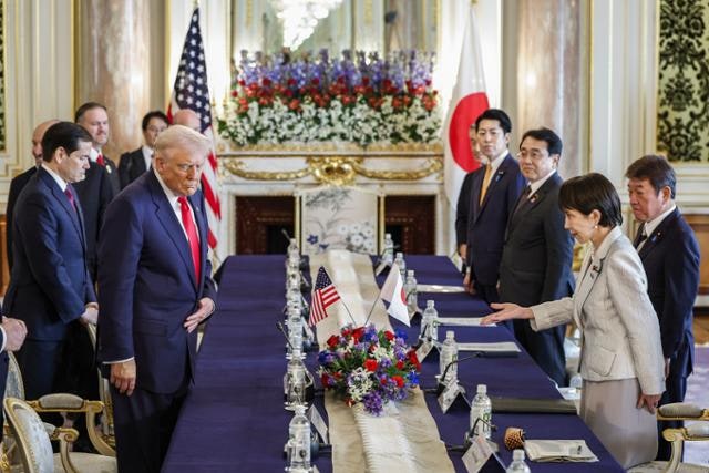 트럼프-다카이치 첫 회담 후 무역협상 서명... "미일 황금시대 열겠다"