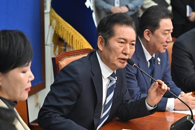 대통령 몰아주기? 부동산 공세 끊어내기?... 민주당의 '무정쟁' 카드는 꽃��놀이패