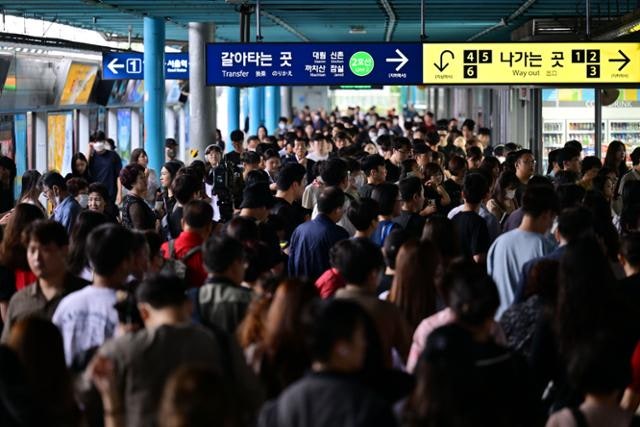 [단독] 코레일, 입찰 비리 의혹…혼잡도 예측 기술 "엉터리"인데 누가 밀어줬나