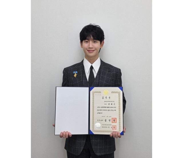 <b>정해인</b>, <b>국무총리표창 수상</b>… 선한 영향력 전파한 공로 인정