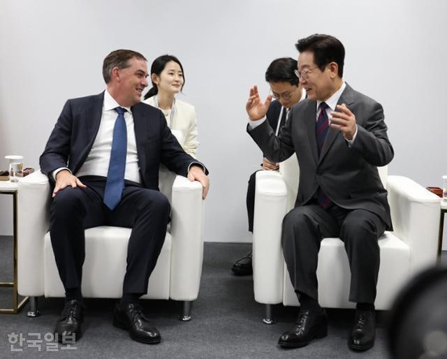 아마존 등 7개 글로벌 기업, 이 대통령 만나 '5년 내 13조' 한국에 투자 약속