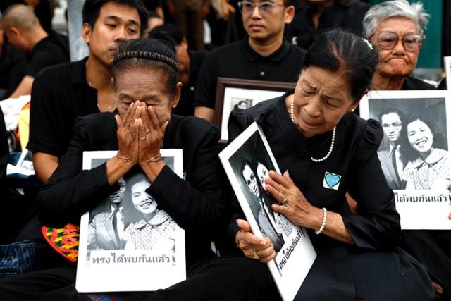 왕실 '큰어른' 서거에 검은 옷 동난 태국… "옷 가격 점검"