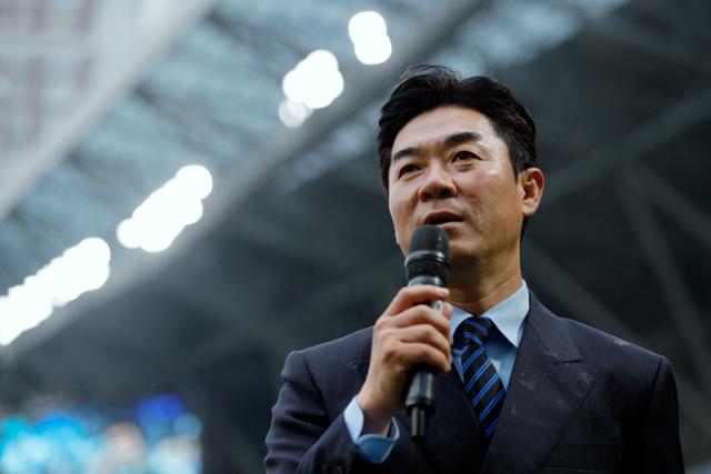 인천 우승 주역 윤정환·무고사, '1·2부 연속 평정' 진기록 도전