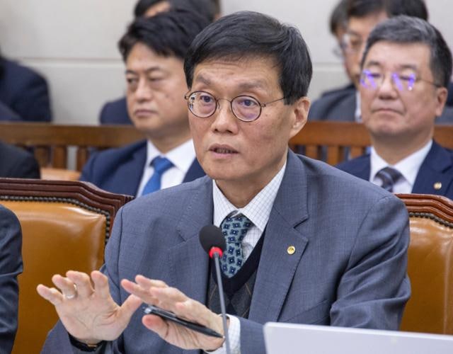 이창용 한은 총재 "성장률 1% 이상 가능성 커져… 소비 쿠폰 효과"