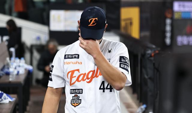 <b>승리</b> 후 <b>눈물</b> 흘린 <b>한화</b> <b>김서현</b> "최대한 빨리 일어나려 했는데, 시간 너...