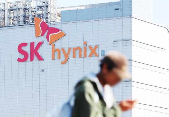 "2026년 물량도 완판"...최고 실적 낸 날 SK하이닉스는 자신감 넘쳤다
