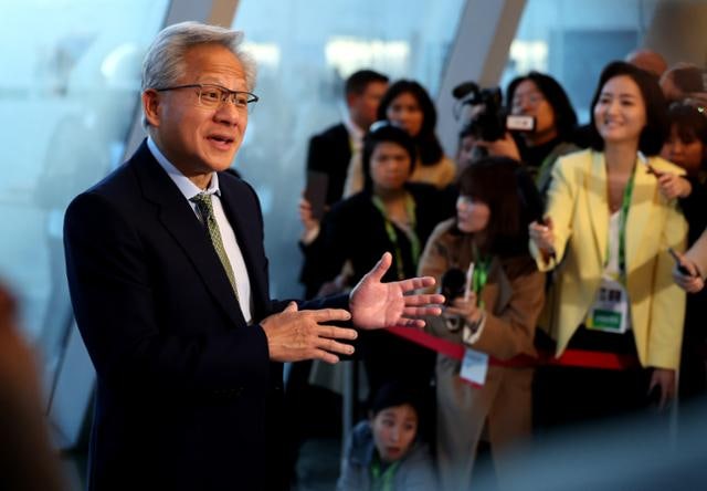 [현장]‘깐부 치킨’ 회동 묻자 젠슨 황은 “KFC” “토니”를 외쳤다