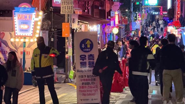 '<b>이태원</b> <b>참사</b>' 3년 뒤 불금 <b>핼러윈</b>··· 축제와 추모가 공존하다