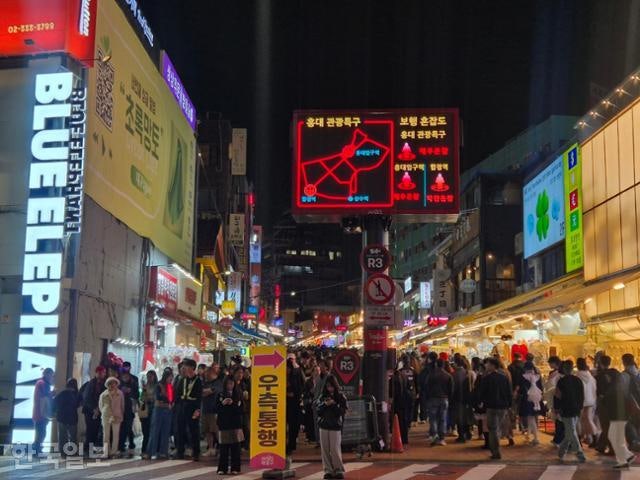 참사 3년만 <b>핼러윈</b> <b>인파</b> 회복… <b>홍대</b> 11만명 운집, 이태원역 무정차