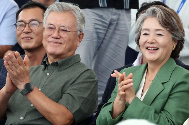 검찰, '김정숙 여사 옷값 특활비 의혹' 경찰에 재수사 요청