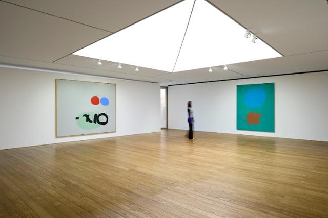 사후 51년 만에 조우한 김환기와 고틀리브… '닮은 듯 다른 추상'