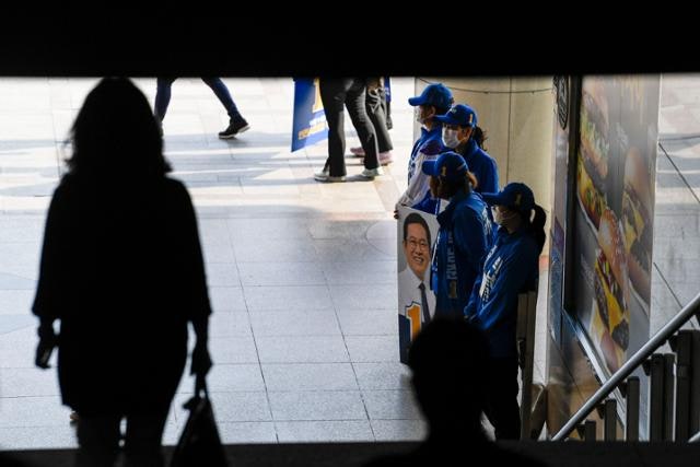 '당원 줄게, 권력 다오'... 공무원 넘어 종교계까지 손 뻗친 '유령 당원 매집' 장사