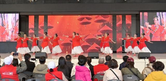 "여주시 산하 재단 축제에 웬 중국군 행진 영상?"