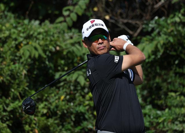 43세에 첫 승 '미스터 롯데 주니어' 김재호 "롯데가 기운 가져갔으면"