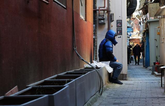 사회 단절 '고립 위험' 150만 명... 국민 40% "평소 외롭다"